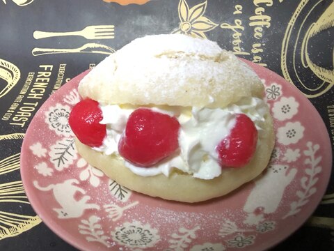 可愛い♡チェリーのマリトッツォ